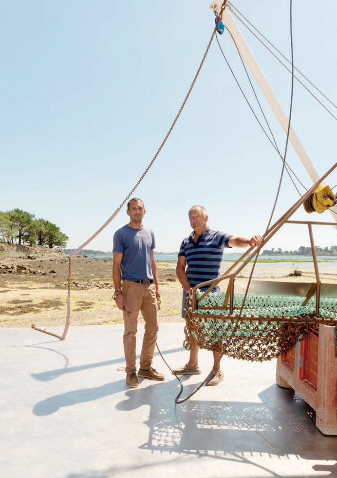 Sébastien et Bruno Le Mouroux, juillet 2022. Naisseurs et éleveurs d'huîtres en baie de Quiberon.